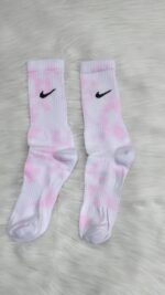 ⁦Tie Dye Rose Nike Socks⁩ - الصورة ⁦2⁩